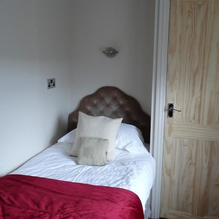 Hollybush Inn Greenhaugh Habitación foto