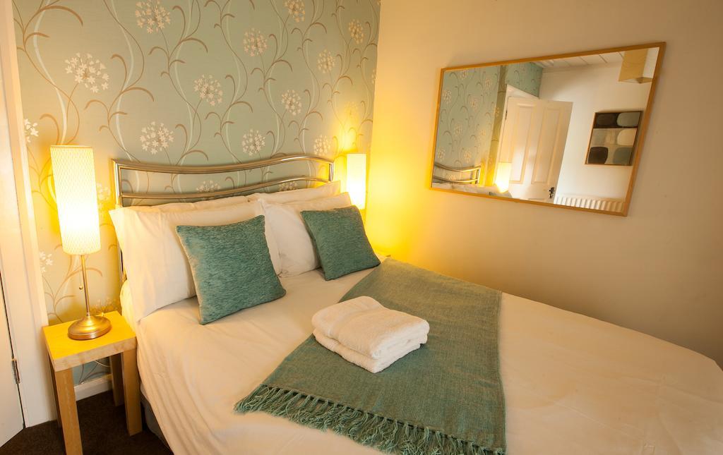 Hollybush Inn Greenhaugh Habitación foto