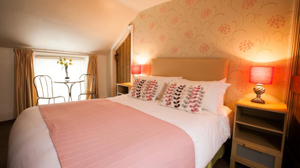 Hollybush Inn Greenhaugh Habitación foto
