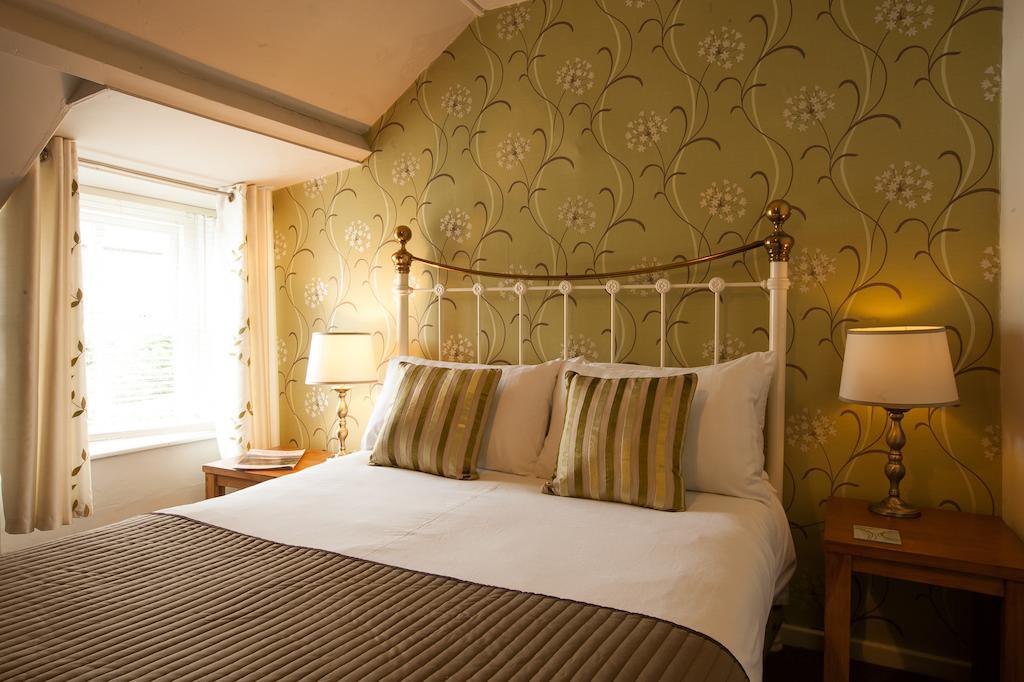 Hollybush Inn Greenhaugh Habitación foto