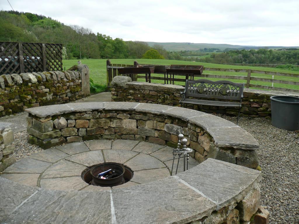 Hollybush Inn Greenhaugh Exterior foto
